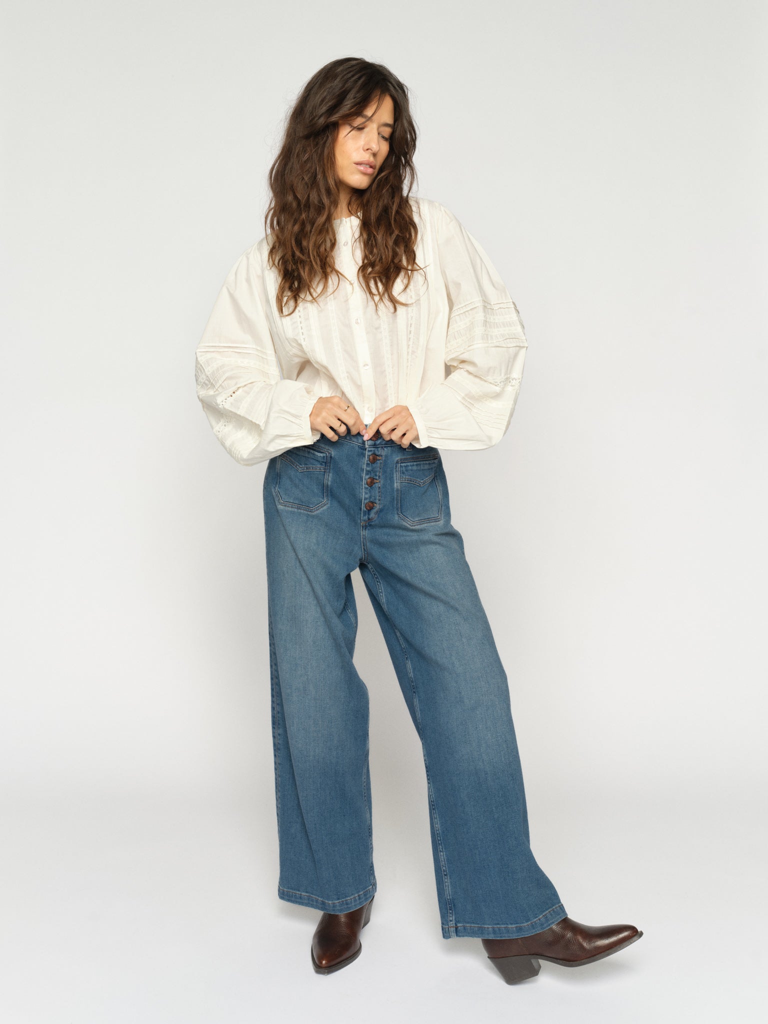 Modelshot / Mid Blue / Detail